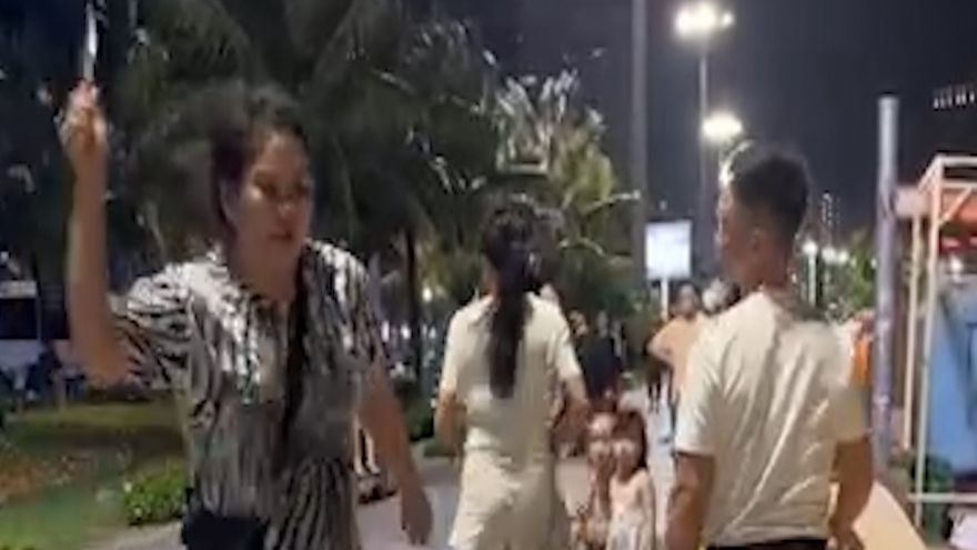 Làm rõ vụ người bán nước ở công viên kề dao vào cổ nhân viên trật tự đô thị